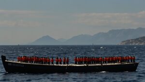 naufragio-en-italia-60-migrantes-desaparecidos