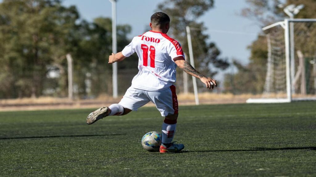 juan-izquierdo-se-desmaya-en-partido-de-futbol