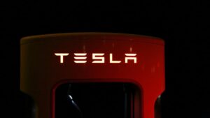 la-rebaja-del-tesla-model-3-impulsa-las-ventas-de-coches-electricos-y-duplica-matriculaciones-en-sep