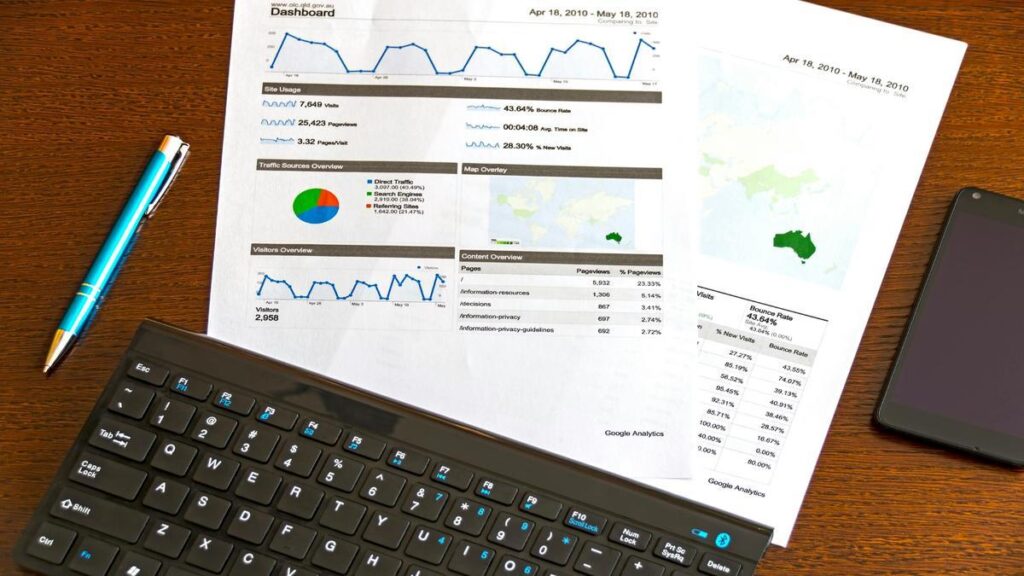 movimientos-destacados-en-la-bolsa-a-medio-dia-echostar-cvs-health-y-stellantis