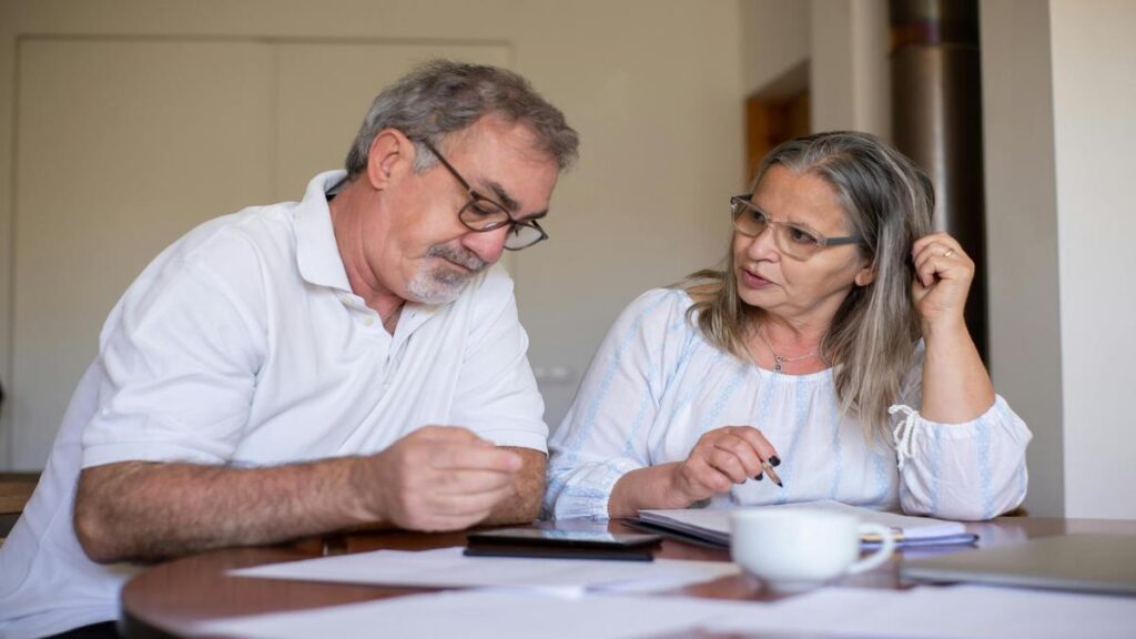 Desigualdades en el ahorro para jubilación afectan a la comunidad latina en EEUU