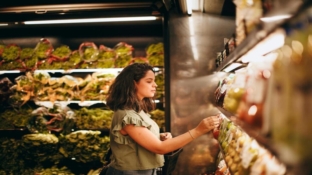 escasez-de-productos-en-supermercados-por-compras-de-panico-durante-huelga-en-puertos-de-eeuu