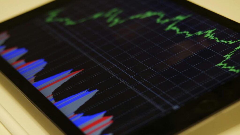 movimientos-importantes-en-las-acciones-a-mediodia-mcdonalds-spirit-airlines-boeing-y-att