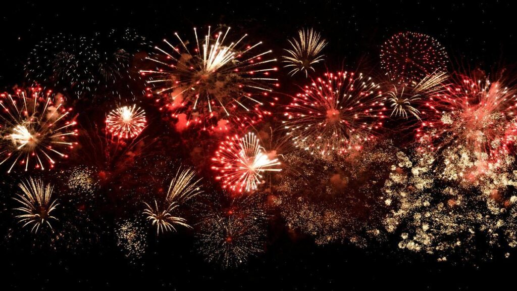 torcedores-del-botafogo-celebran-con-fuegos-artificiales-frente-al-hotel-del-penarol-en-rio-de-janei