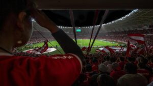 cruzeiro-llega-a-paraguay-para-la-final-de-la-sudamericana-recibido-por-sus-aficionados