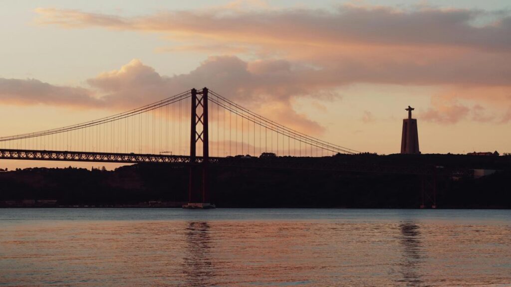 fallece-celeste-caeiro-la-camarera-que-simbolizo-la-revolucion-de-los-claveles-en-portugal