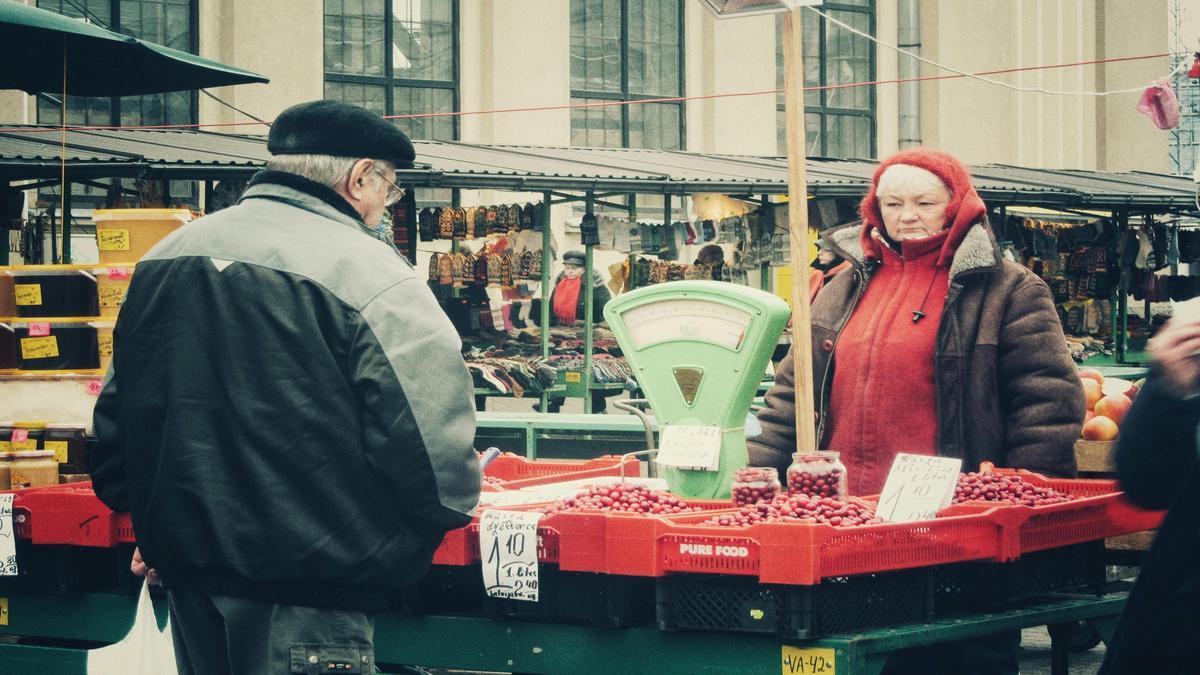 La caída del precio del litio afecta el mercado de vehículos eléctricos y la minería global