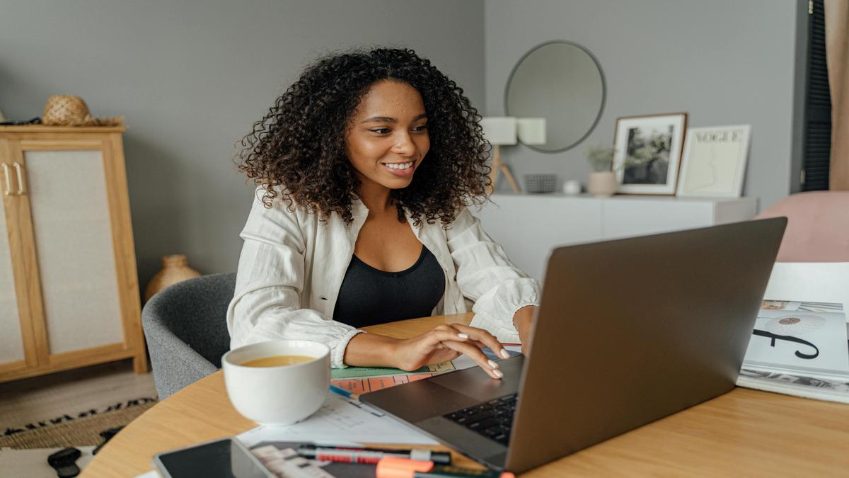 Teletrabajo y Ascenso Profesional: Un Desafío Actual