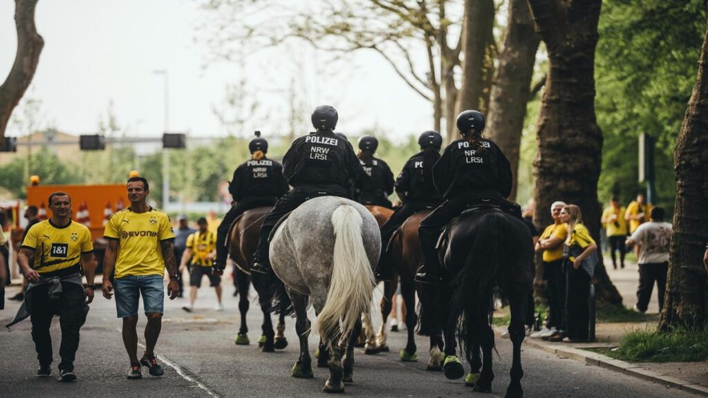 los-jugadores-del-borussia-dortmund-entrenan-durante-la-pausa-internacional