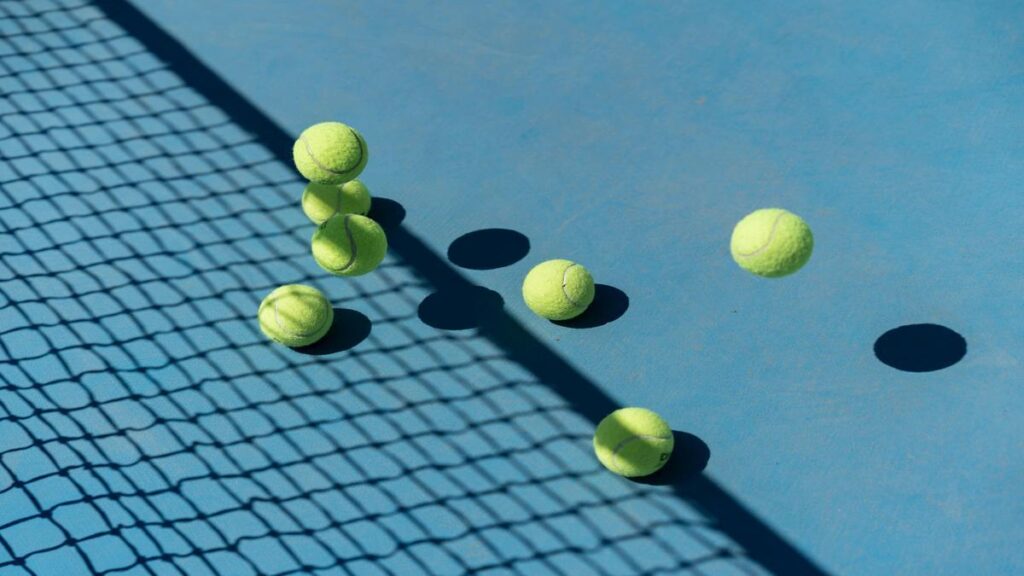 taylor-fritz-vence-a-daniil-medvedev-y-lidera-el-atp-finals-en-turin