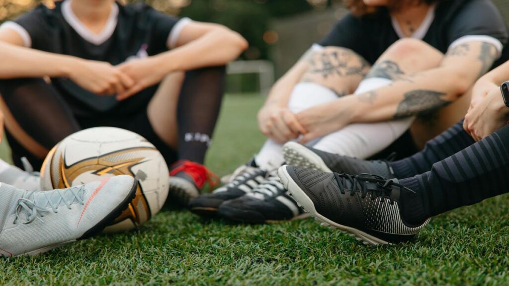 un-aficionado-del-botafogo-se-tatua-los-trofeos-de-la-libertadores-y-del-brasileirao-antes-de-partid